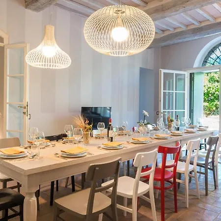 Finestra Su 16, Emma Villa Siena